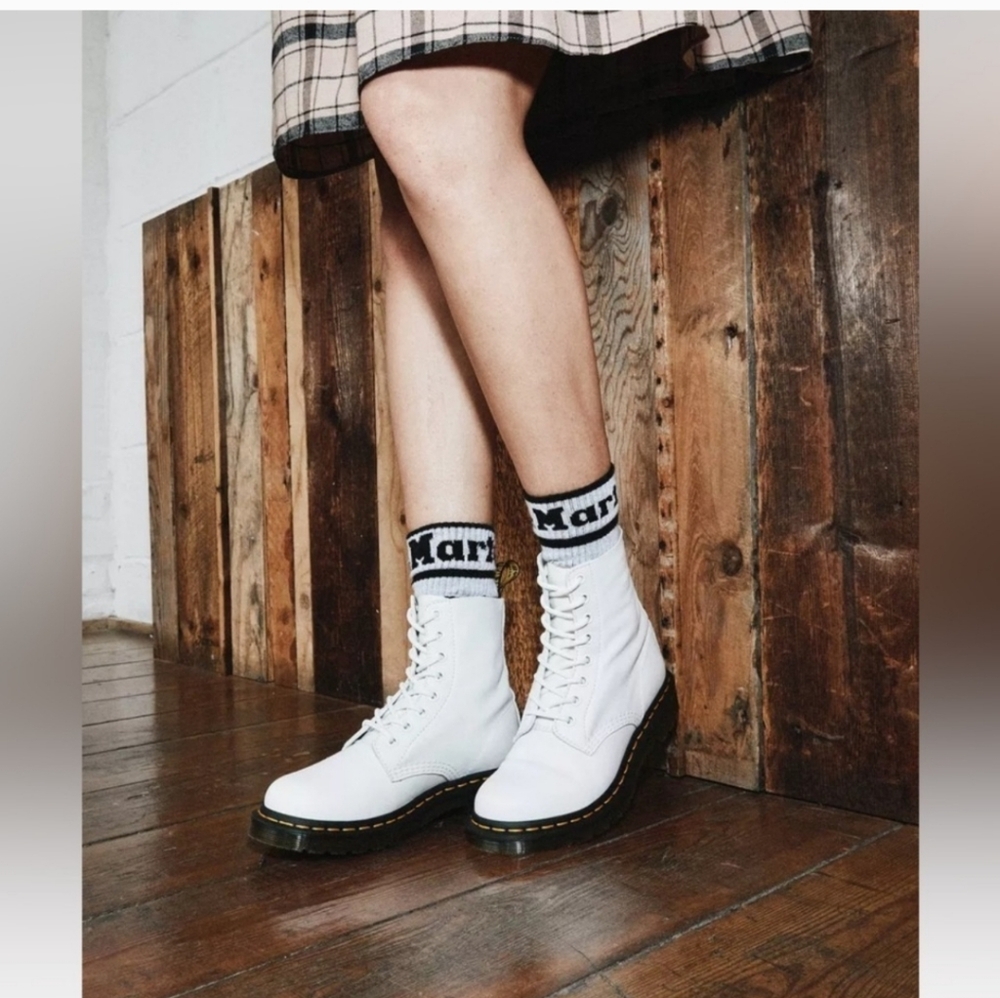 Dr. Martens 1460 Women’s Pascal Virginia Leather Boots